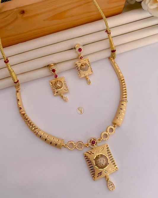 Traditional Gold-Plated Square Pendant Necklace Set