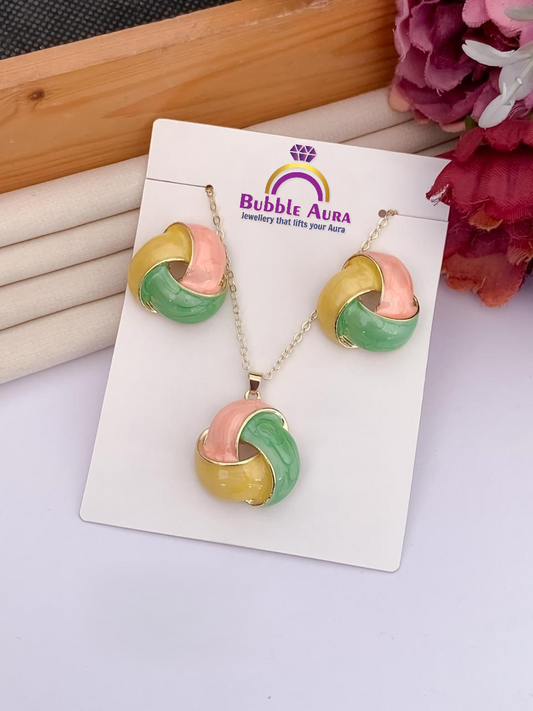 Aura Bloom Gold-Plated Pendant Set