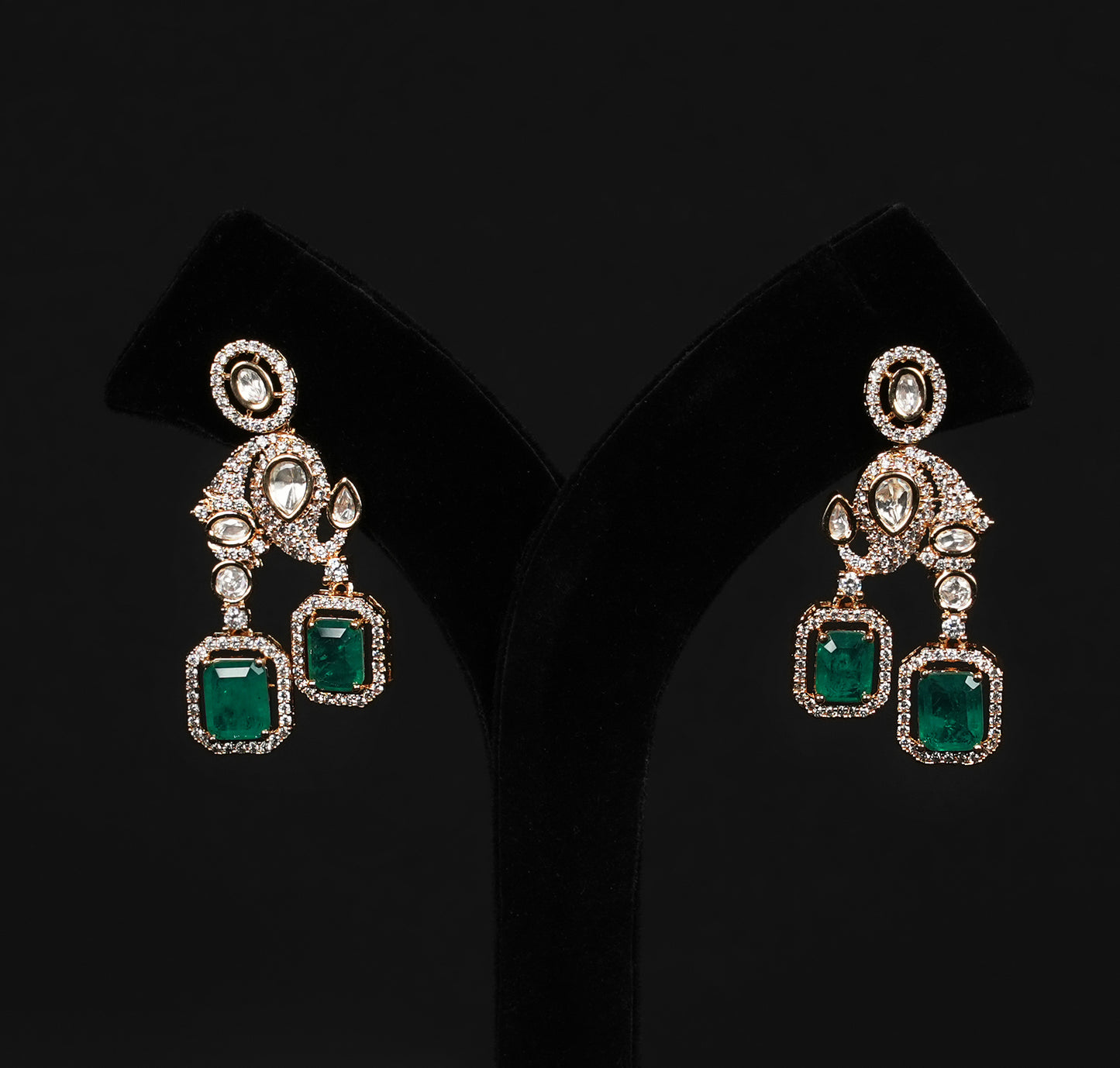 Elegant Kundan & Emerald Green Stone Necklace Set