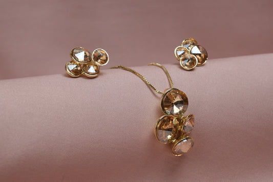 Niraya Gleam Pendant Set – Premium Swarovski crystals