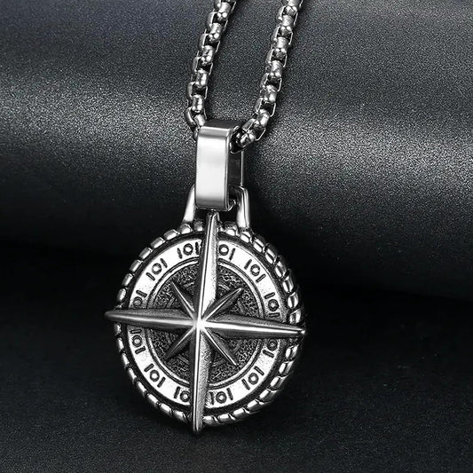 🧭 Compass Star Pendant Necklace – Bold, Directional Statement