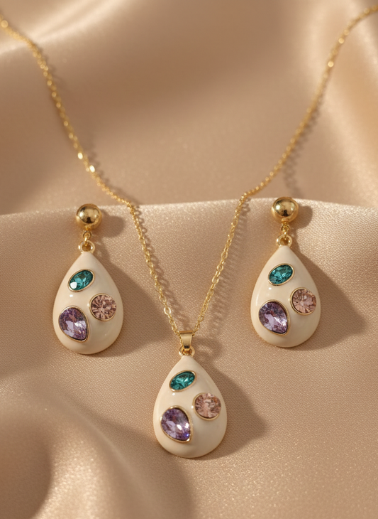 Ivory Muse Teardrop Pendant Set