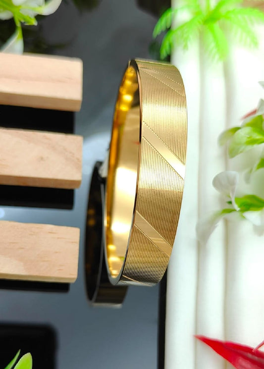 Radiant Luxe Gold Bracelet