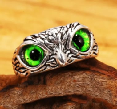 Forest Gaze Owl Ring – Silver with Enchanting Green Eyes