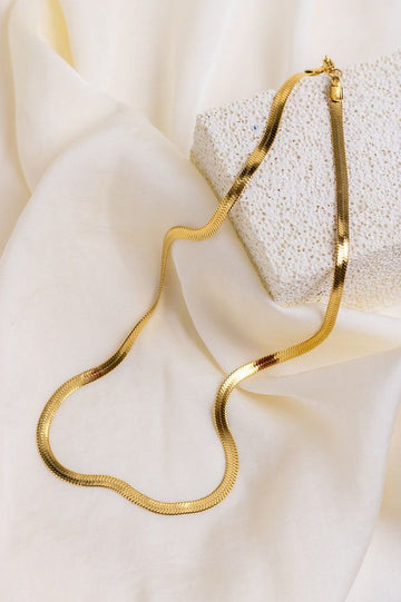 Unisex Snake Chain Necklace – Sleek & Timeless Everyday Essential