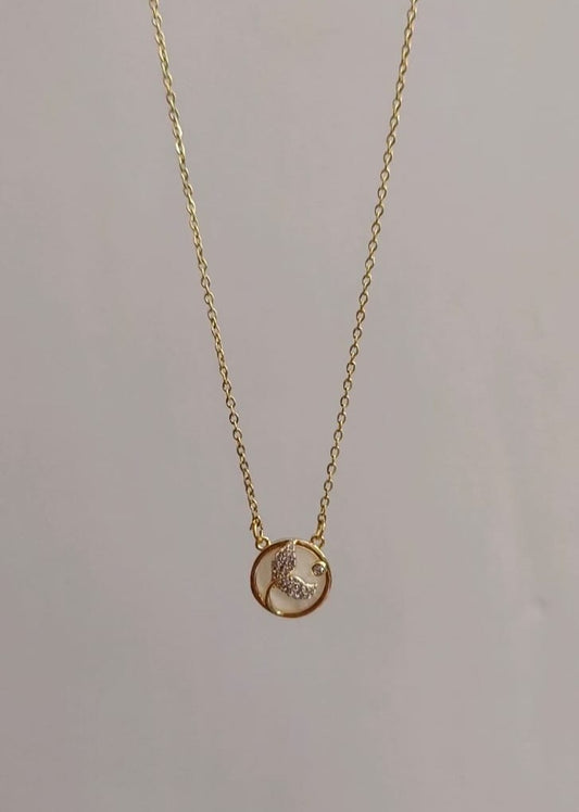 Elegant Leaf Pendant Necklace – Minimal & Nature-Inspired