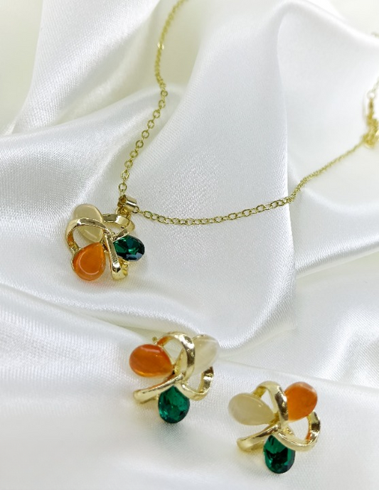 Clover Bloom Golden Gemstone Pendant Set