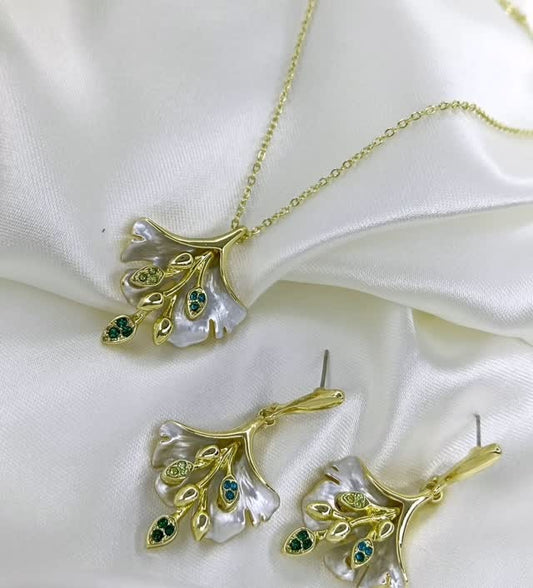 Emerald Bloom Pearl Leaf Pendant Set