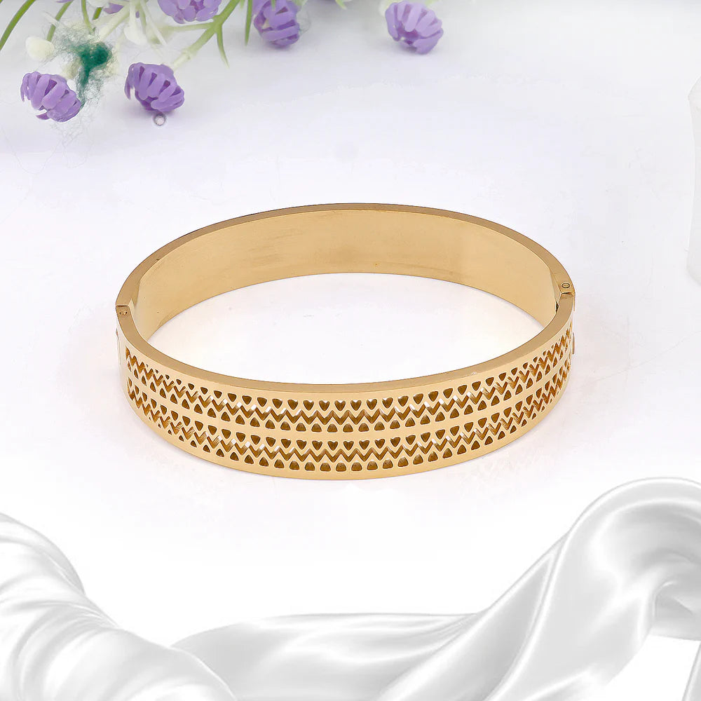 Radiant Gold-Tone Designer Bracelet – Elegant Geometric Finish