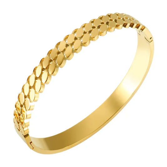 AurumWave Gold Bracelet – Bold Texture, Timeless Style
