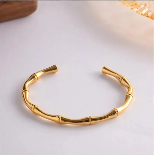 Auric Bold Gold Bracelet – Sculpted Statement Elegance