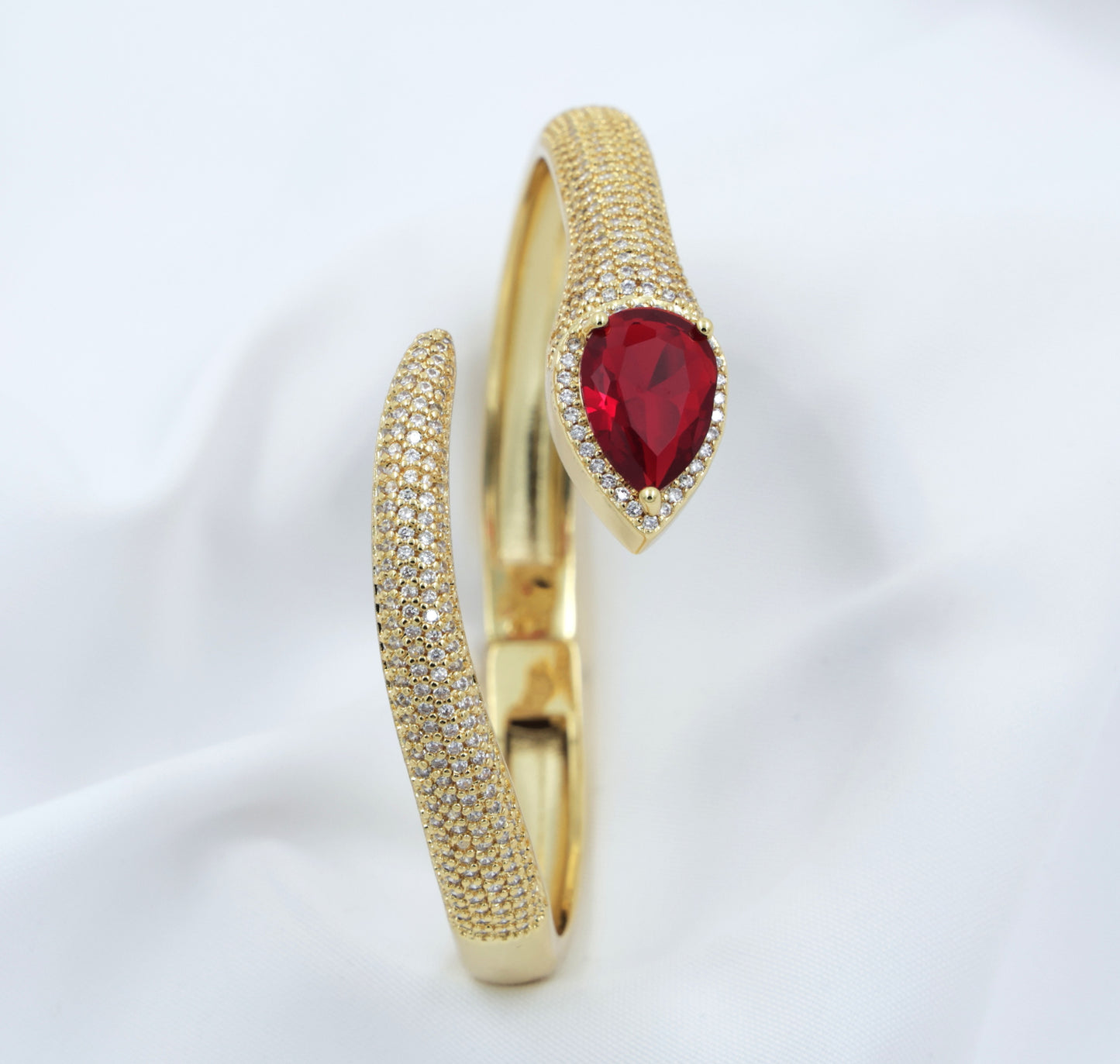 Regal Ruby Gold Bracelet – Timeless Elegance, Tarnish-Resistant