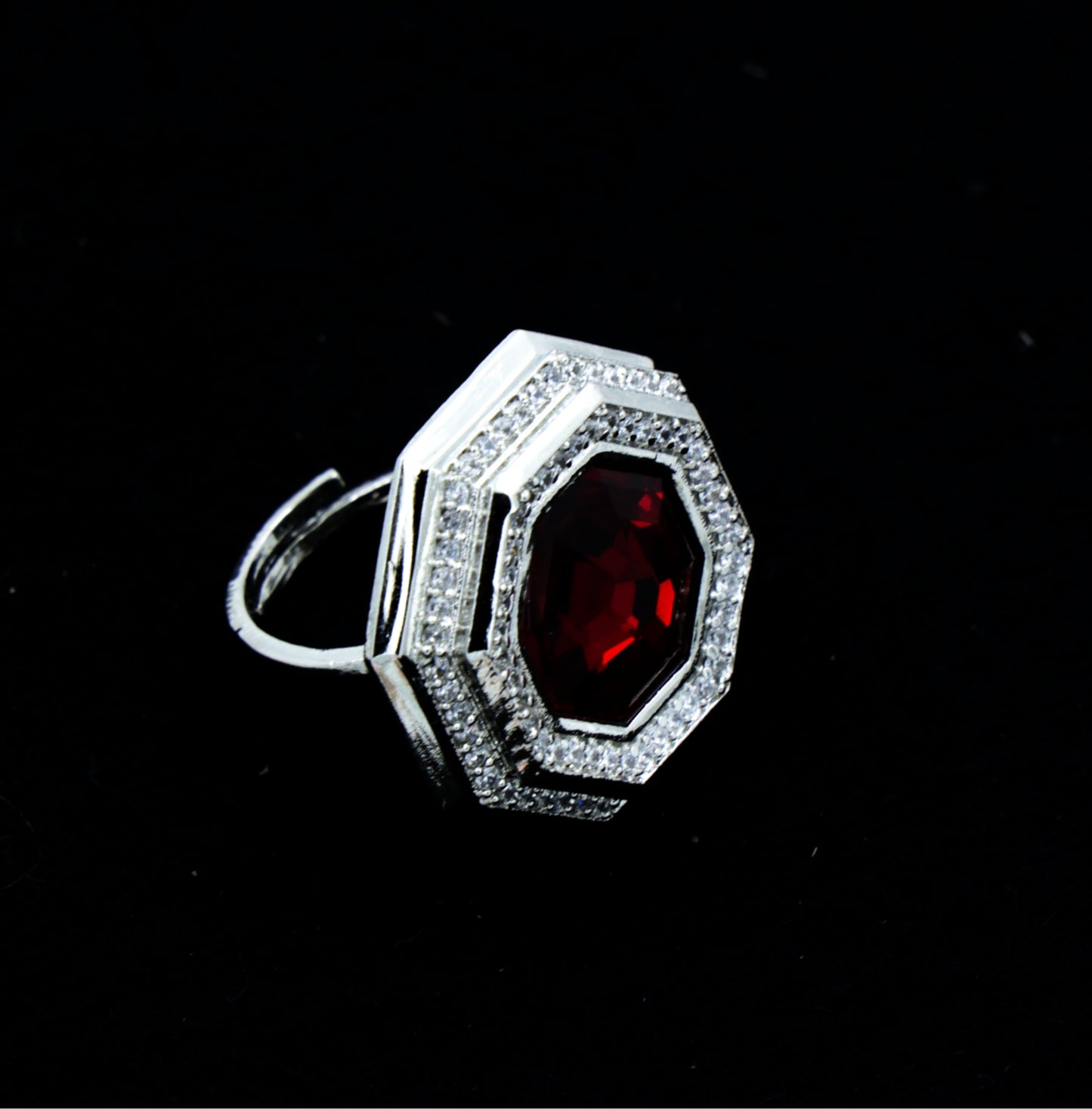 ❤️ Crimson Crown Ring