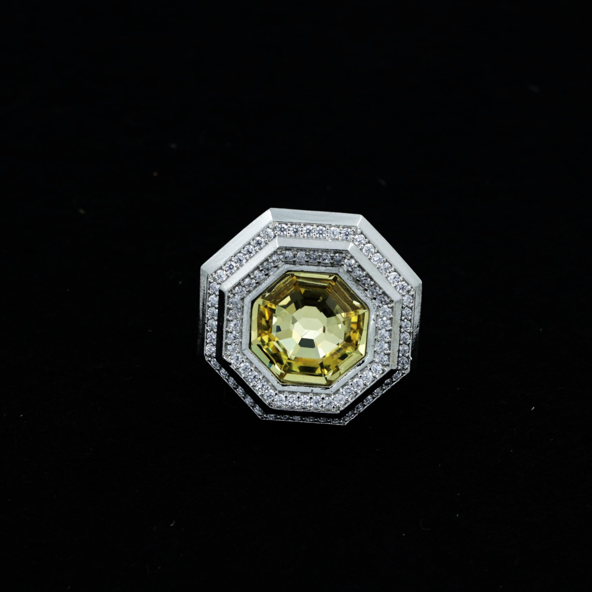 💛 Golden Empress Ring