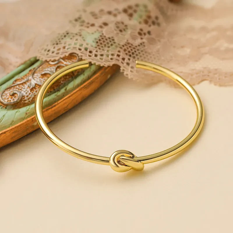 Golden Knot Bangle – A Symbol of Elegance & Eternal Bond