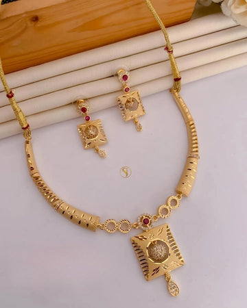 Traditional Gold-Plated Square Pendant Necklace Set