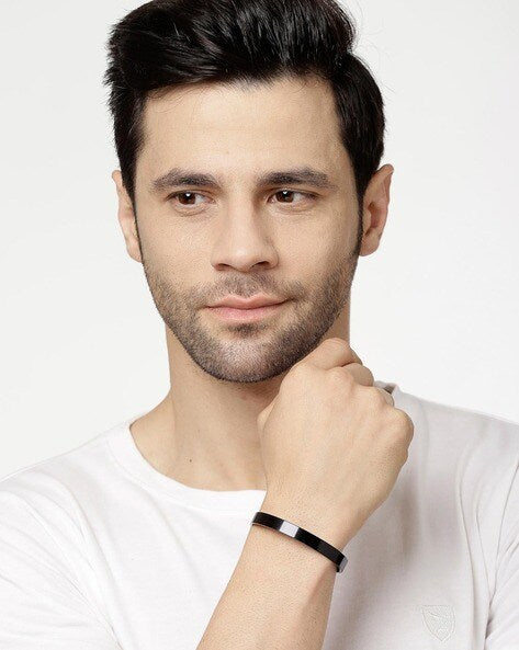 Midnight Black Stainless Steel Cuff Bracelet – Minimalist Edition