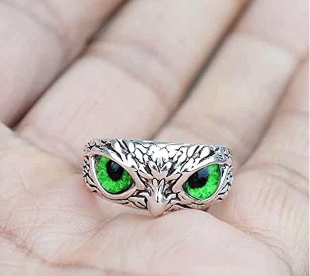 Forest Gaze Owl Ring – Silver with Enchanting Green Eyes
