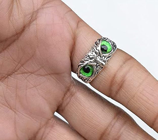Forest Gaze Owl Ring – Silver with Enchanting Green Eyes