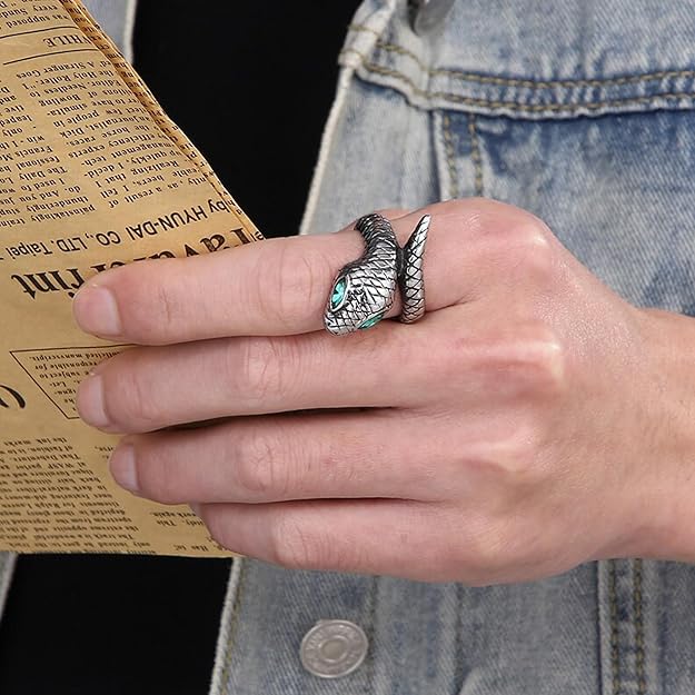Emerald Serpent Ring – Vintage Snake Design with Green Eyes