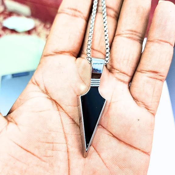 🗡️ Sleek Arrowhead Pendant Necklace – Precision. Power. Minimal Edge.