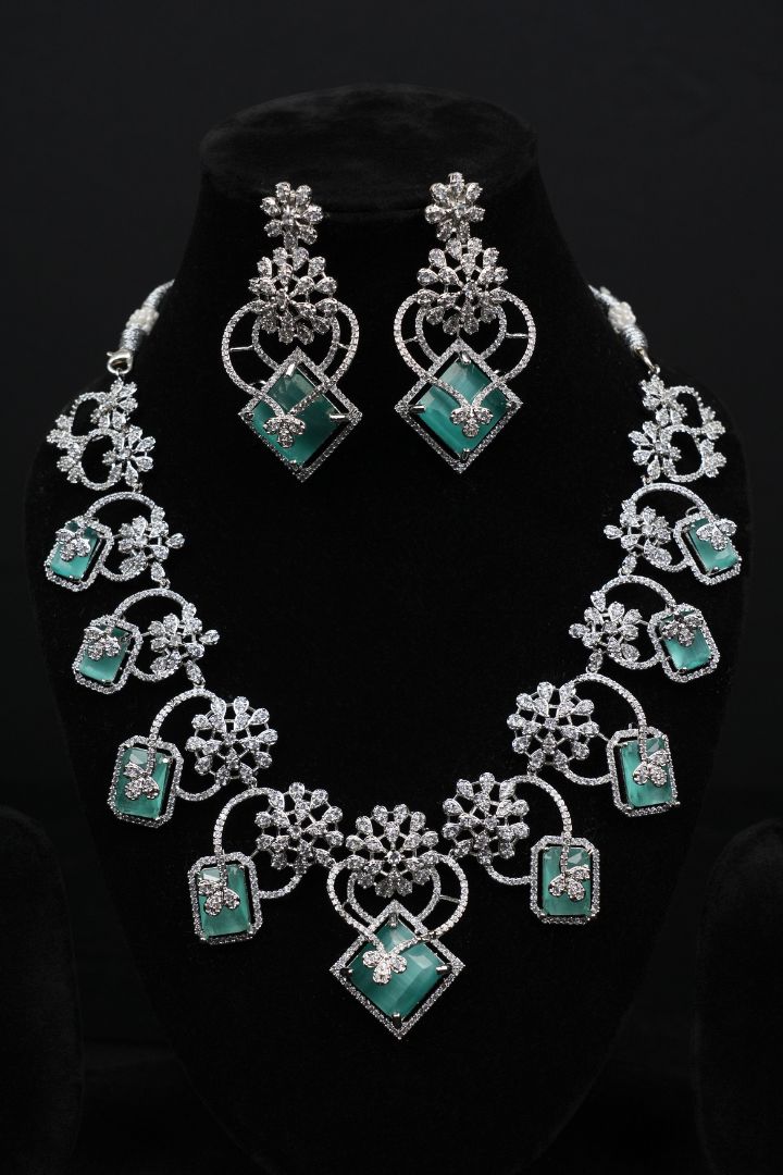 Emerald Bloom Silver-Plated Necklace Set
