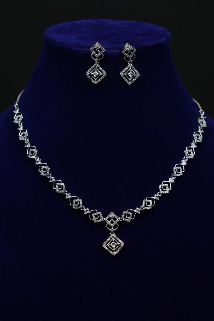 Lustrous Geometric Diamond Necklace Set