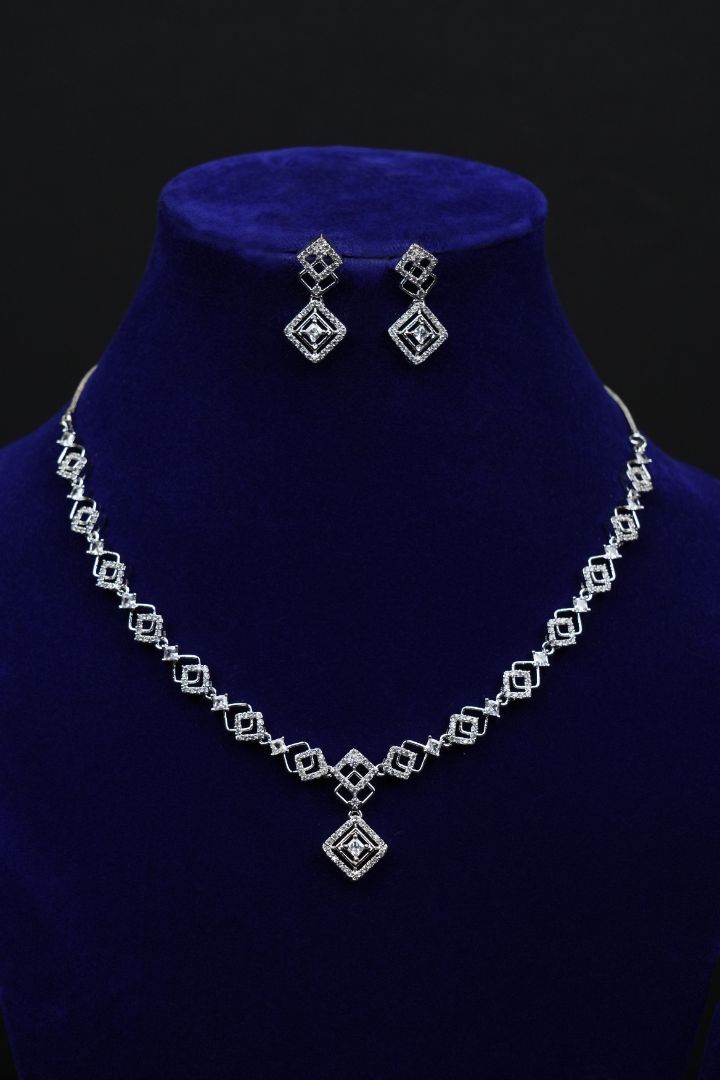 Lustrous Geometric Diamond Necklace Set
