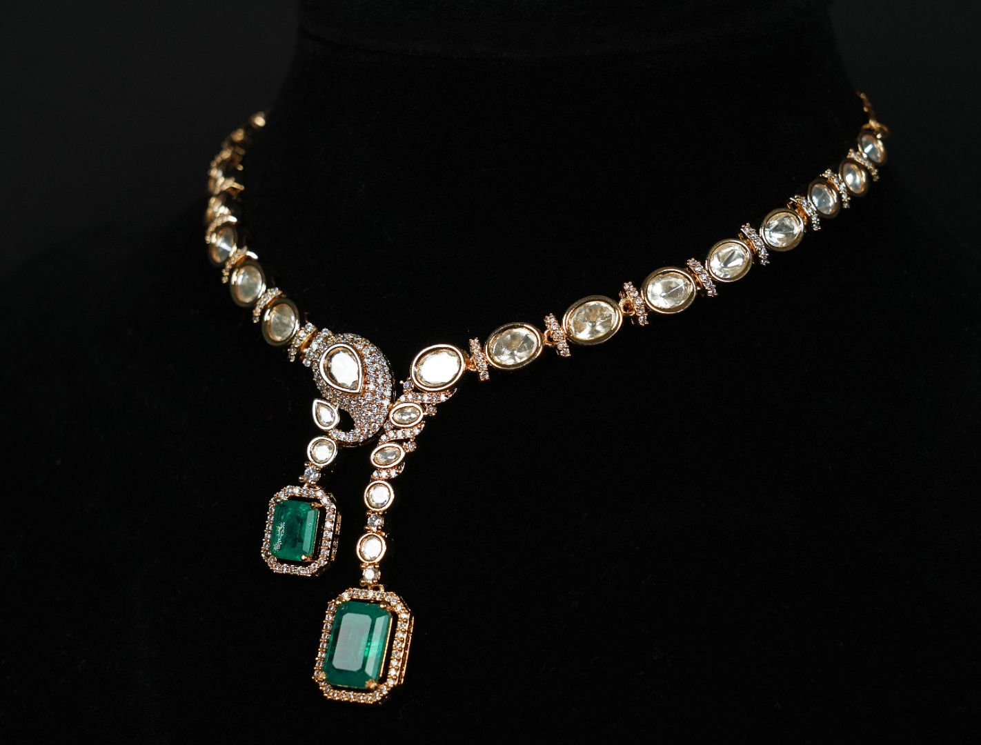 Elegant Kundan & Emerald Green Stone Necklace Set