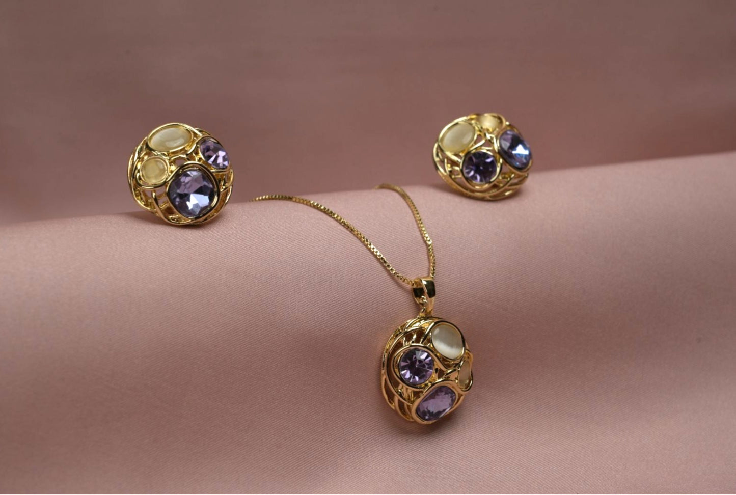 Evania Amora Pendant Set