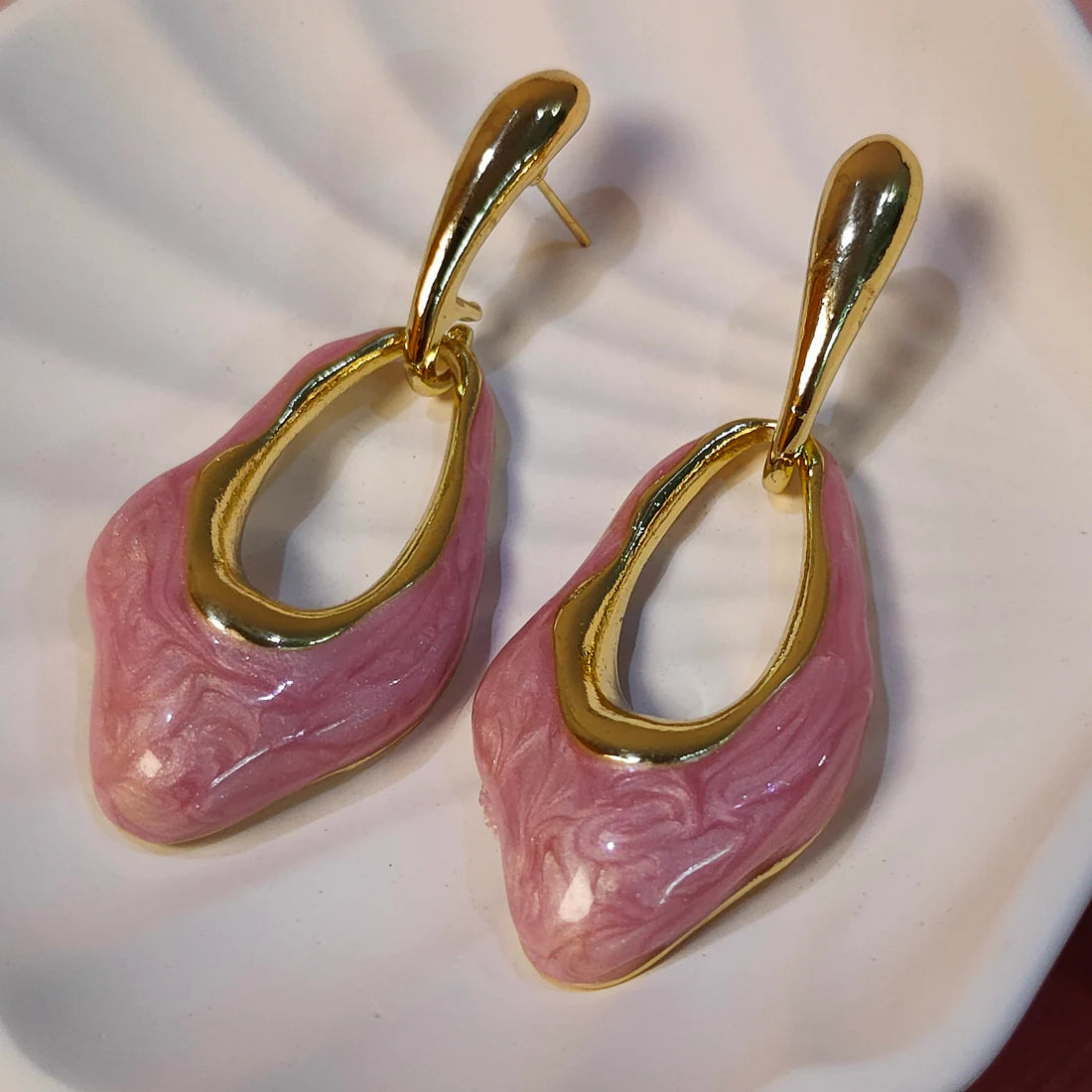 🌸 Chic Pink & Gold Statement Drop Earrings ✨