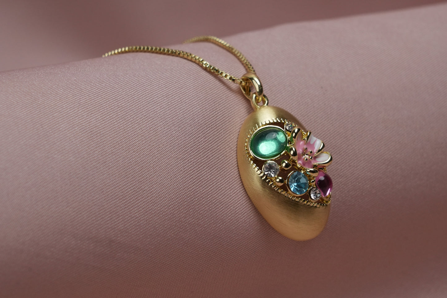 🌸 Gleam Petal Pendant & Earrings Set