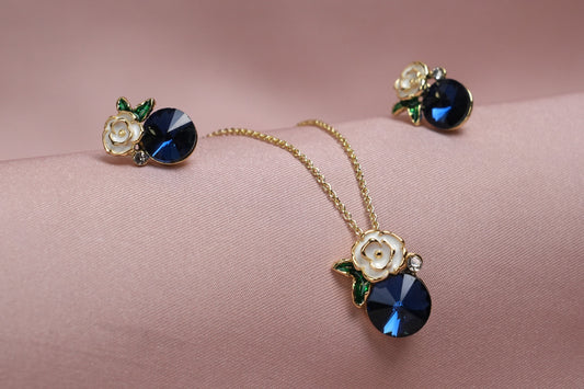 Twinkle Bloom Pendant & Earrings Set