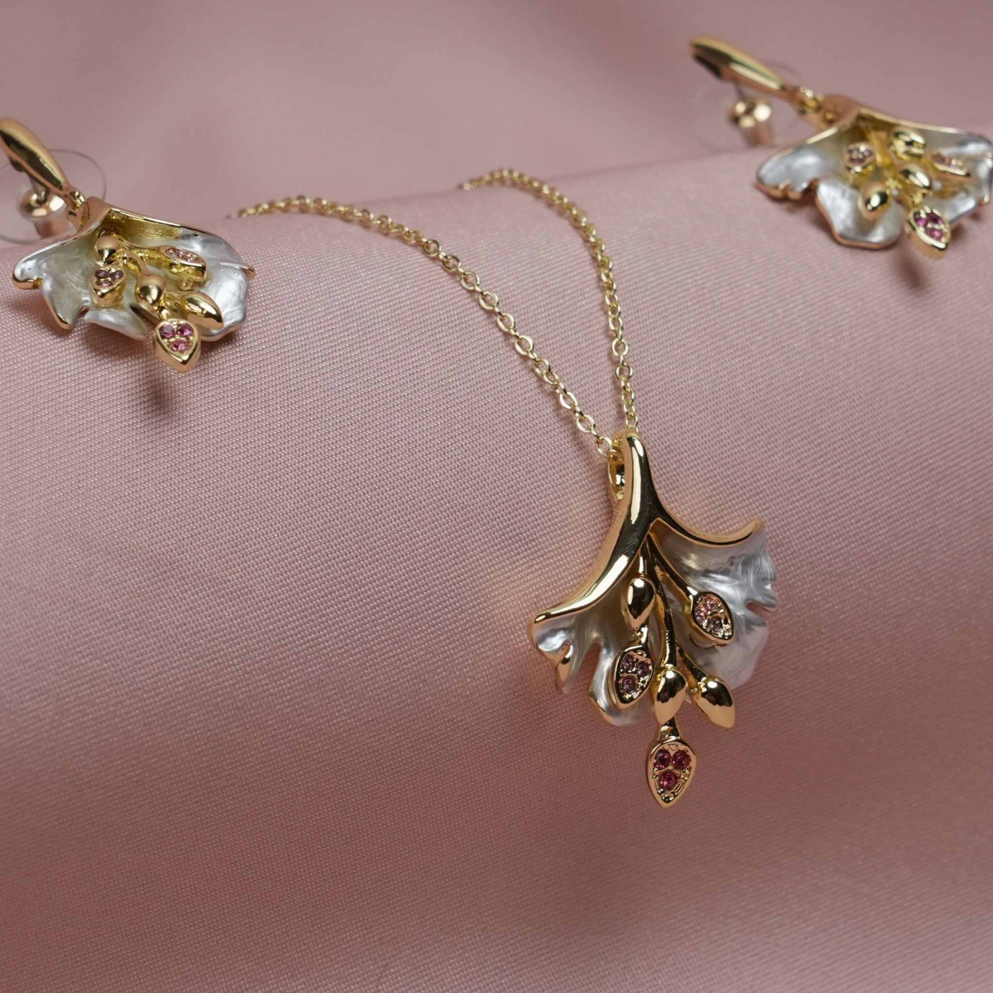 Floral Grace Pendant & Earrings Set – Gold & Mother of Pearl