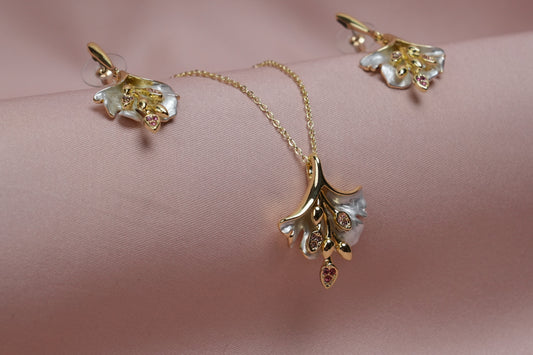 Floral Grace Pendant & Earrings Set – Gold & Mother of Pearl