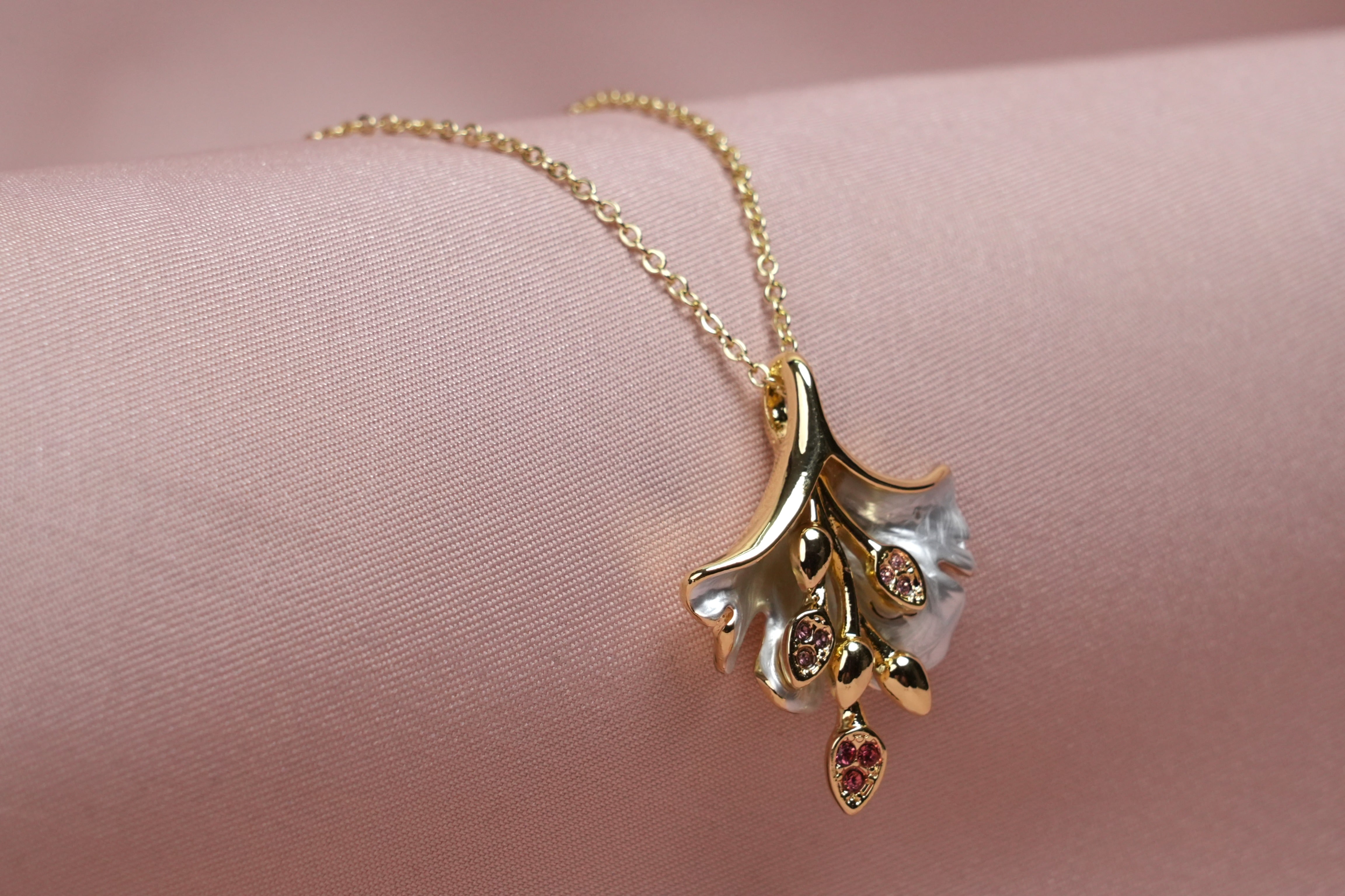 Floral Grace Pendant & Earrings Set – Gold & Mother of Pearl