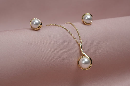 ✨ Classic Pearl Glow Pendant & Earrings Set