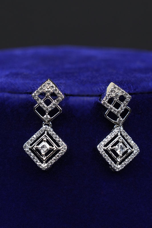 Lustrous Geometric Diamond Necklace Set