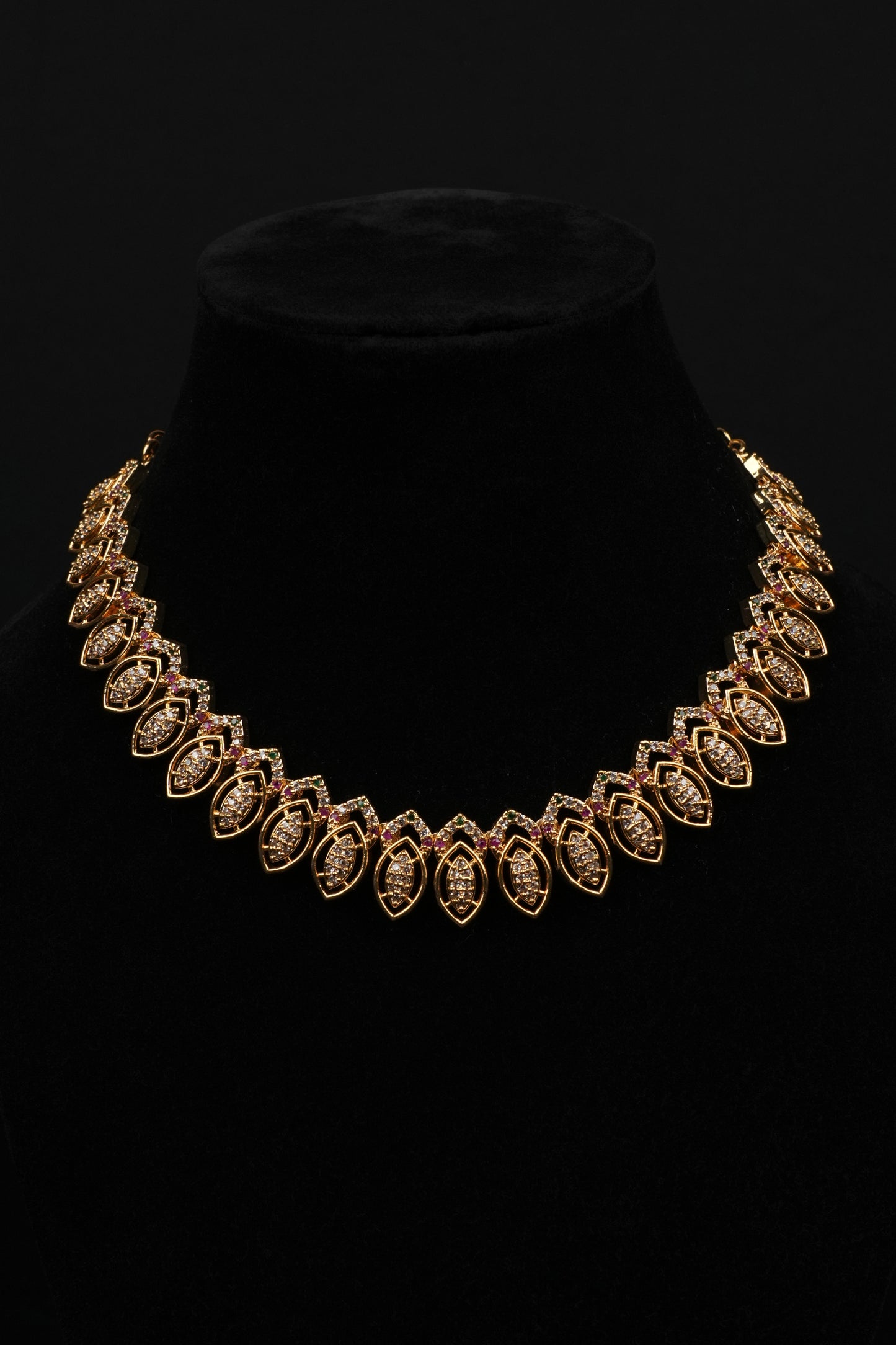 Golden Radiance Leaf Necklace Set