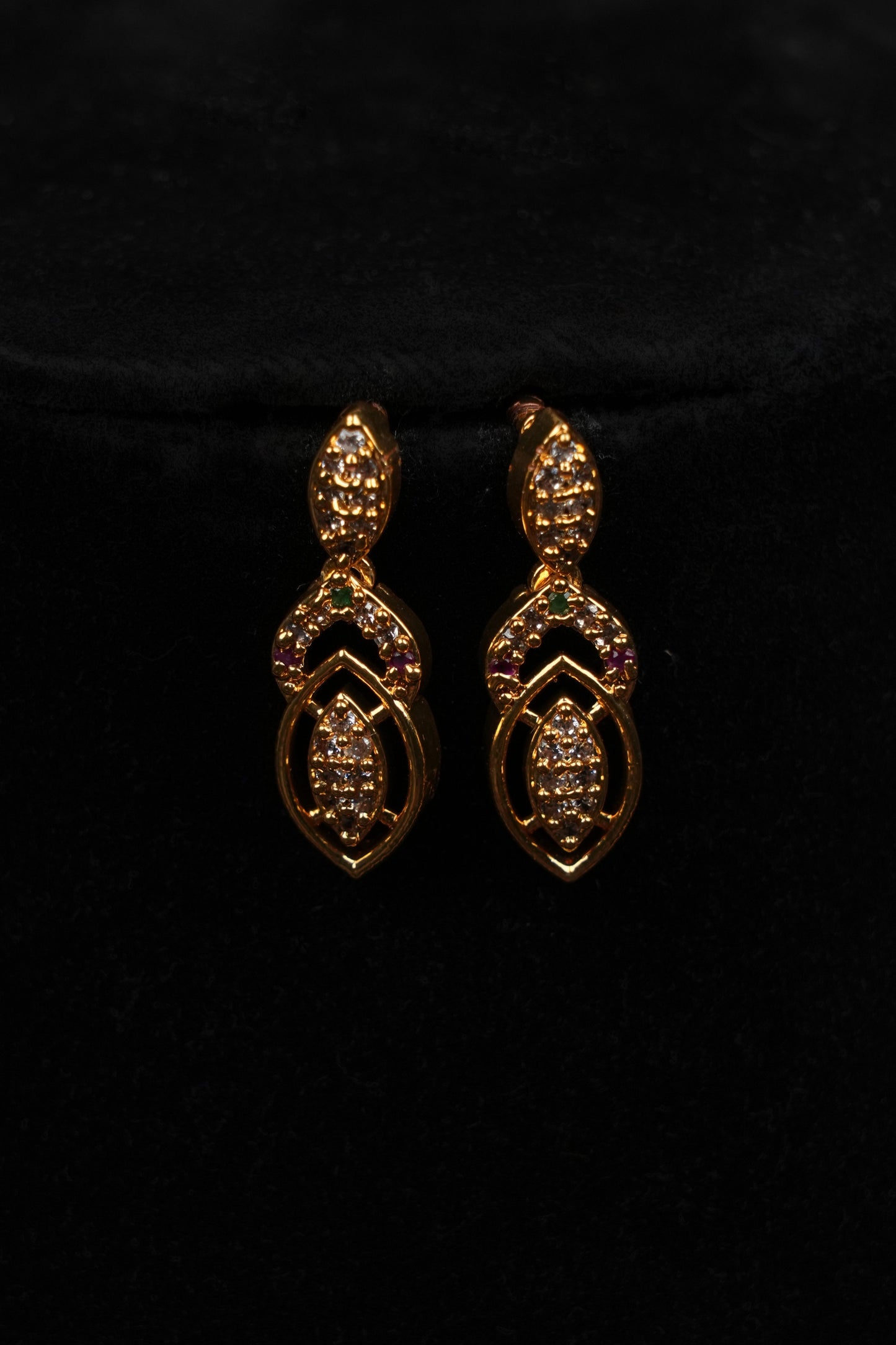 Golden Radiance Leaf Necklace Set