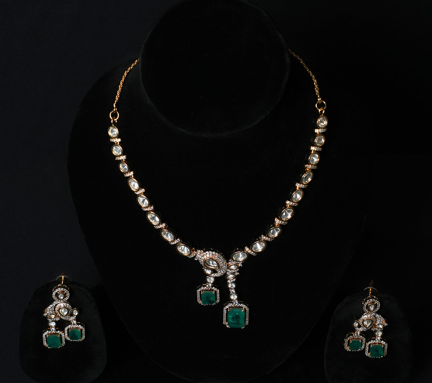 Elegant Kundan & Emerald Green Stone Necklace Set