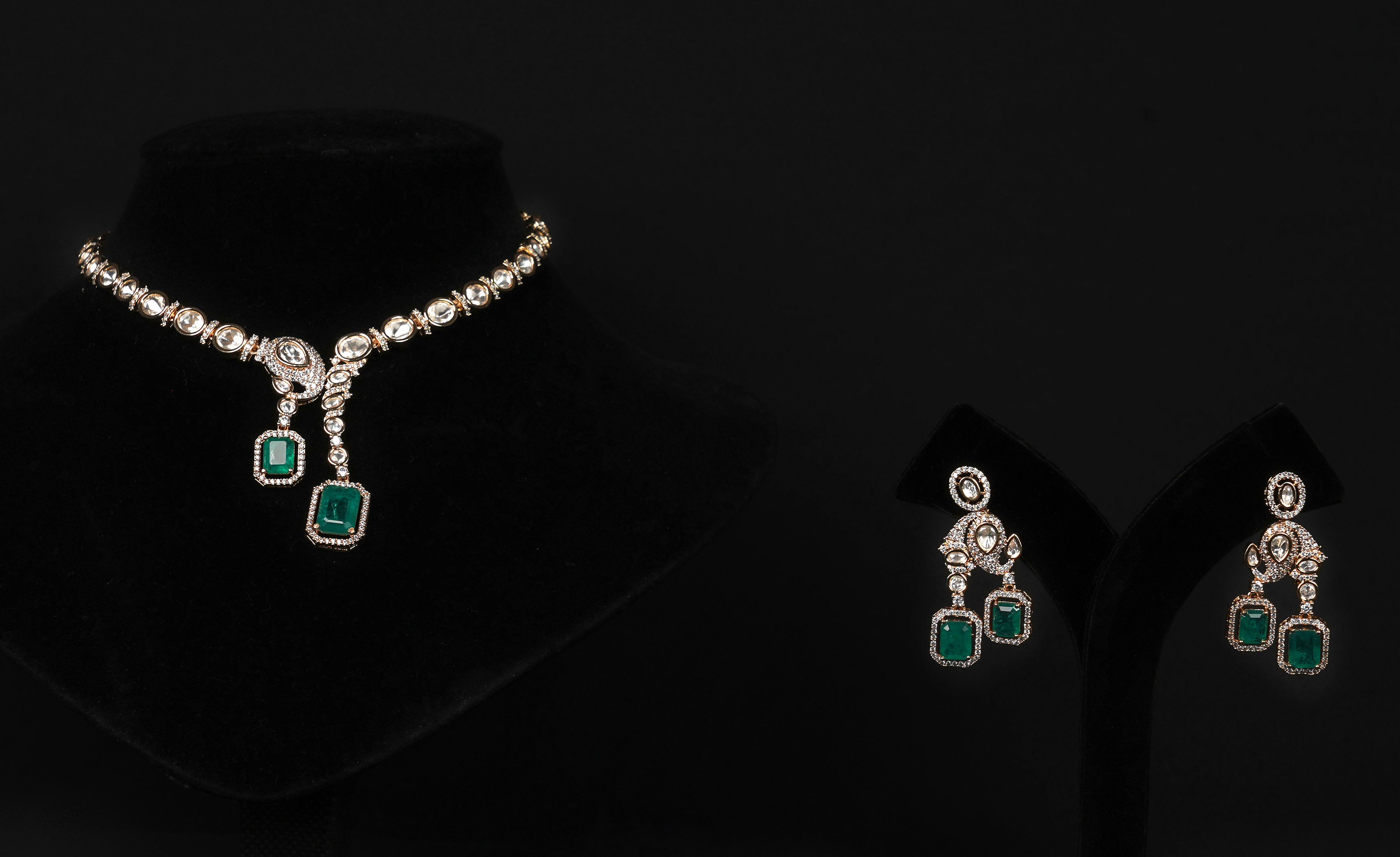 Elegant Kundan & Emerald Green Stone Necklace Set