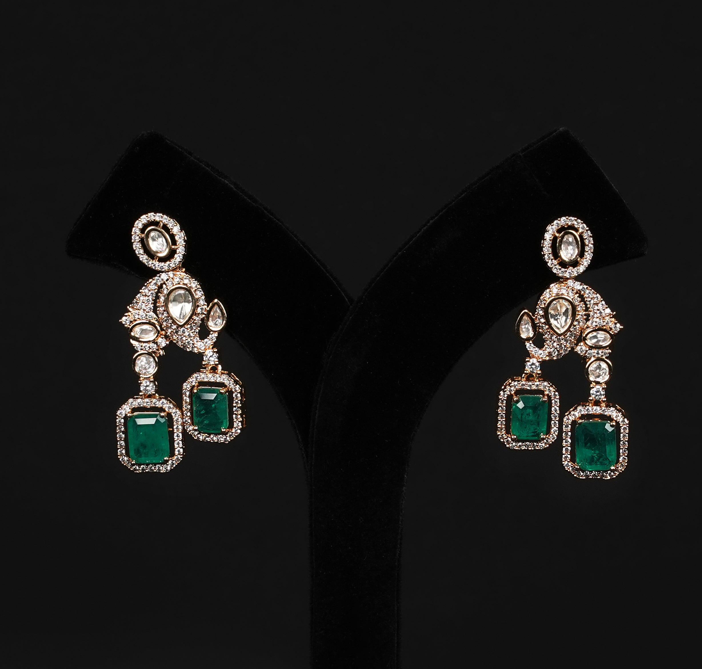 Elegant Kundan & Emerald Green Stone Necklace Set