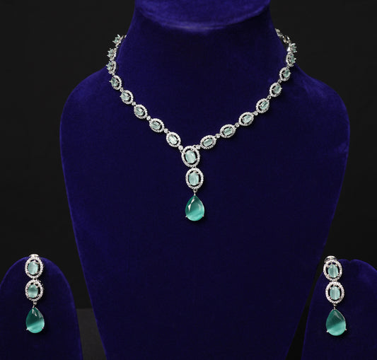 Emerald Glow Teardrop Necklace Set