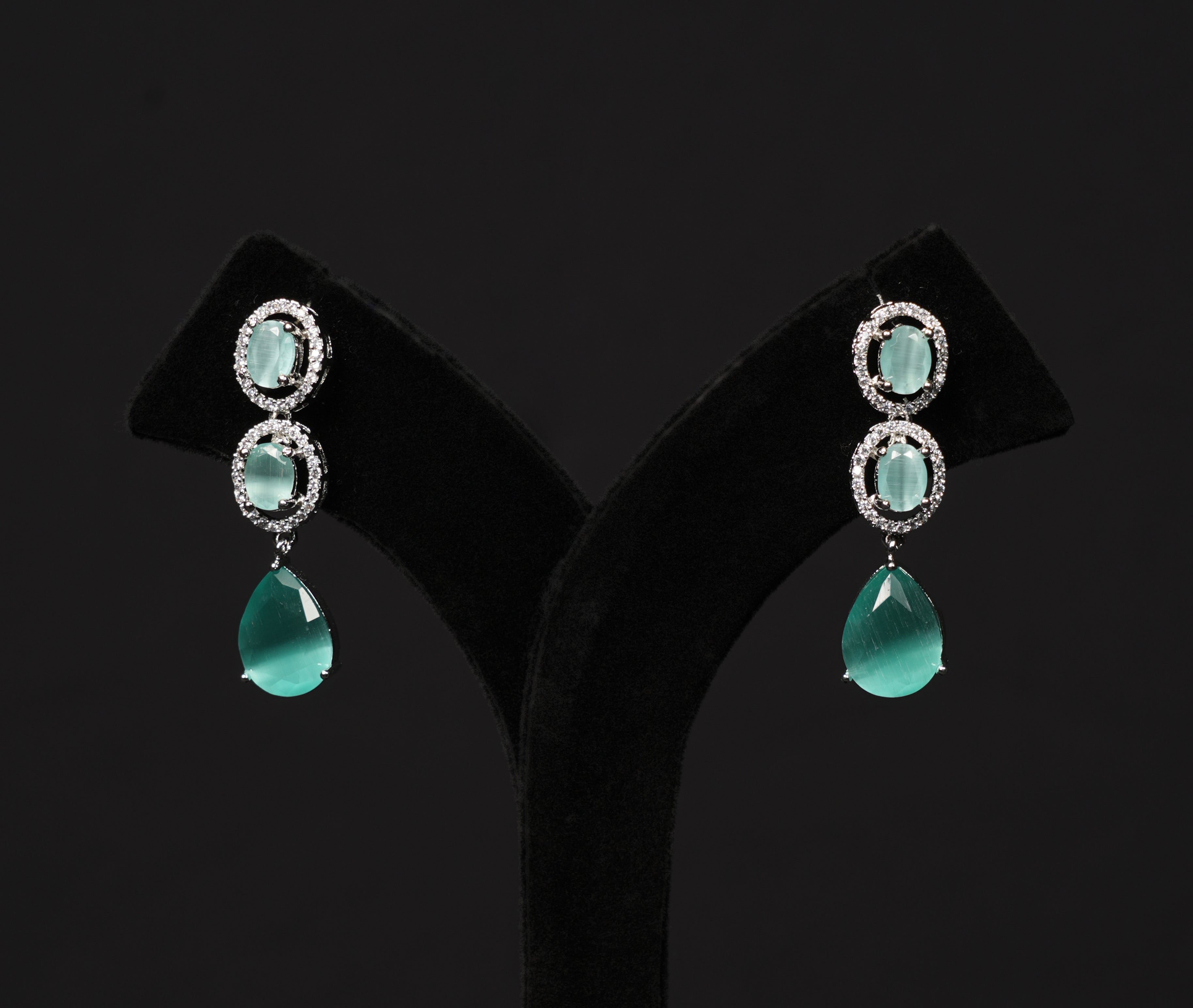 Emerald Glow Teardrop Necklace Set