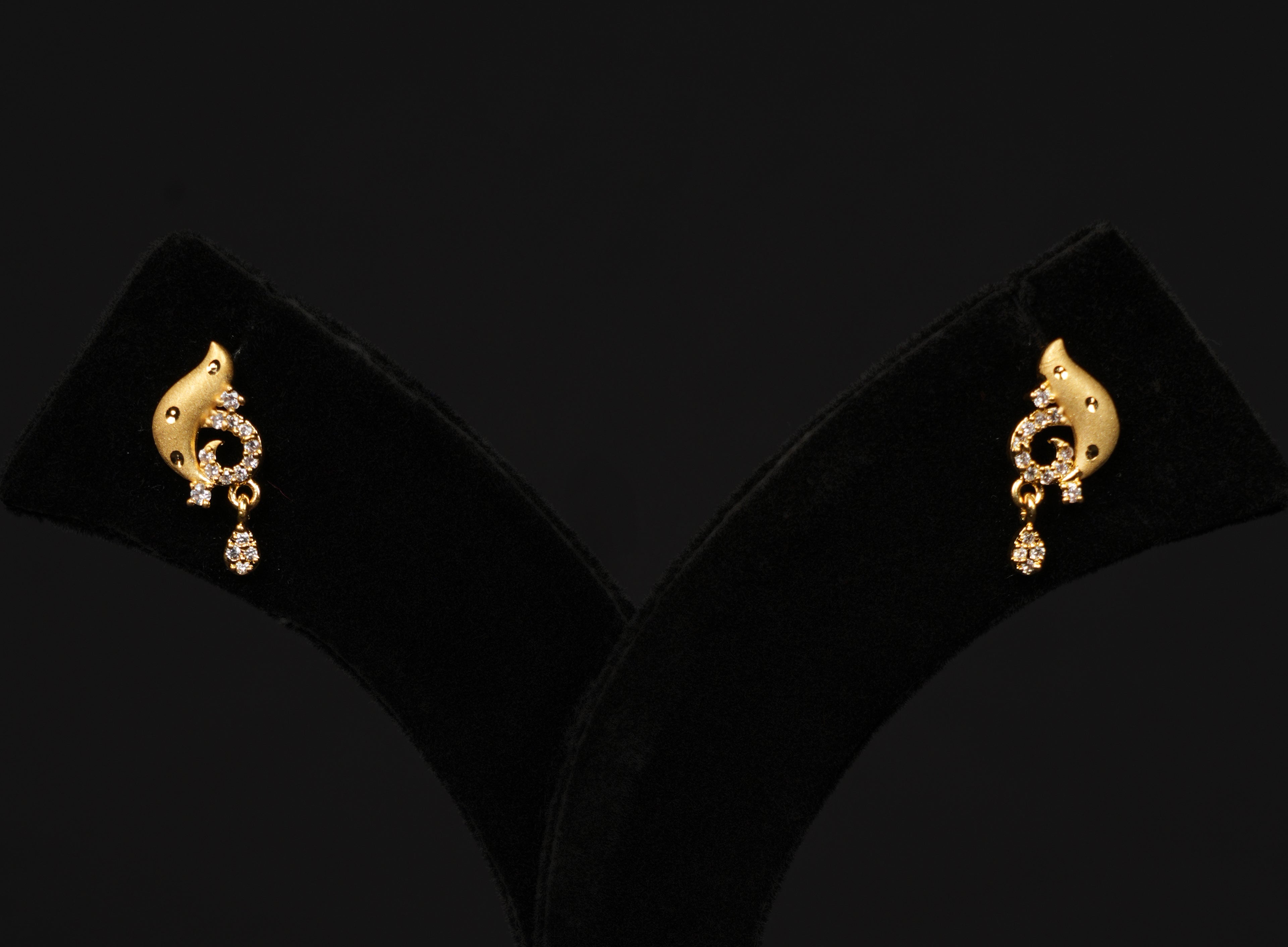 Elegant Gold-Plated Necklace Set with Intricate CZ Stonework