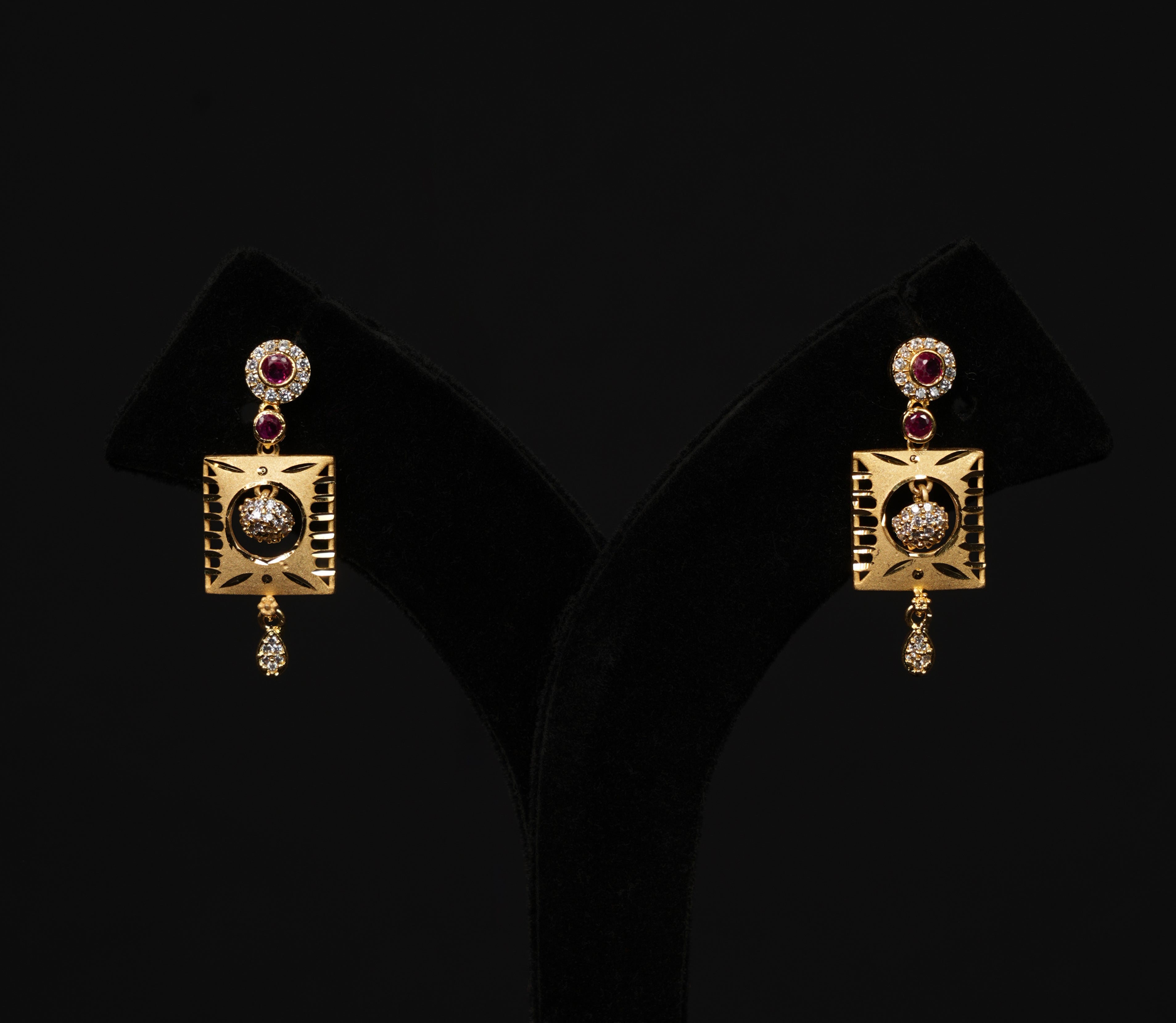 Traditional Gold-Plated Square Pendant Necklace Set