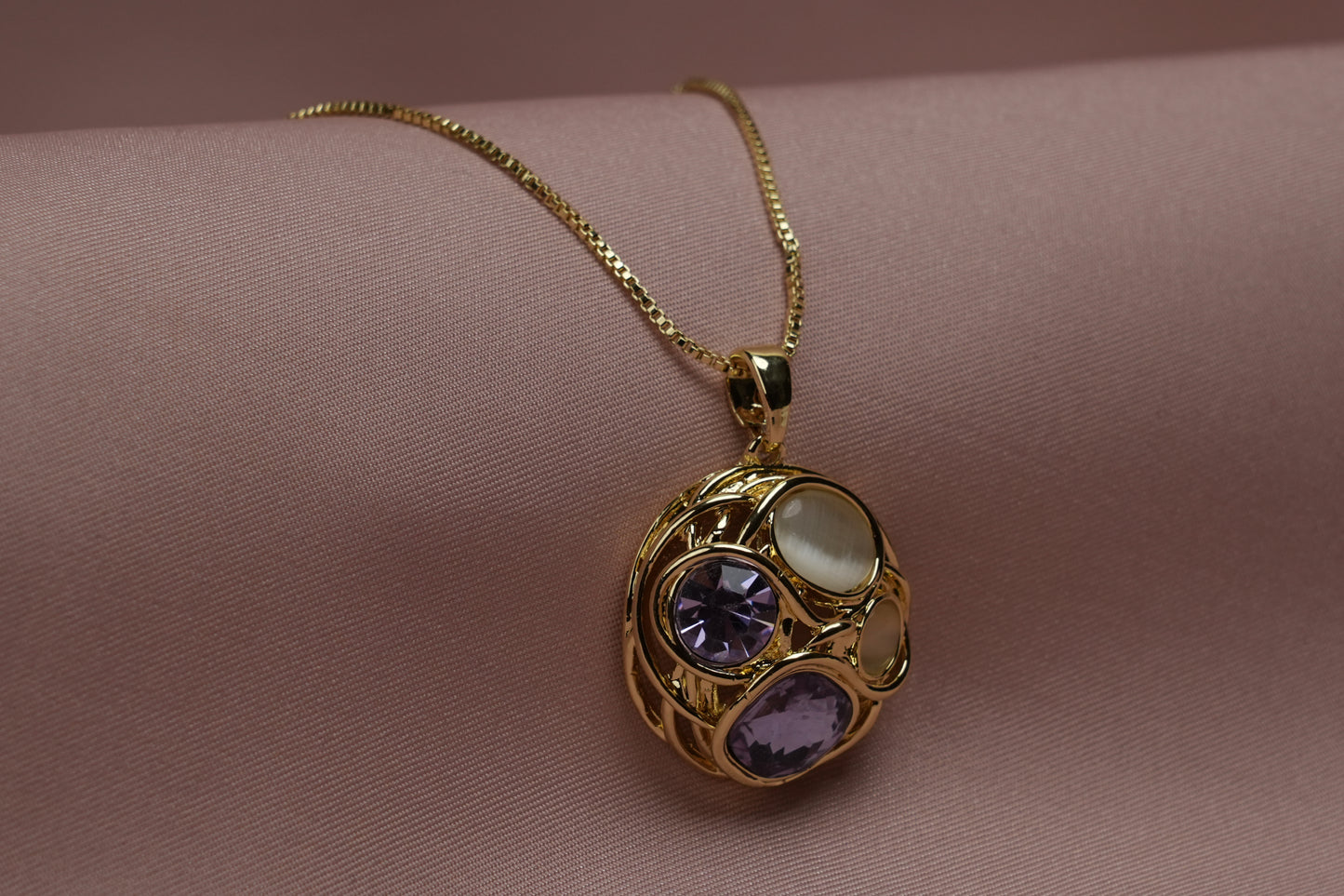 Evania Amora Pendant Set