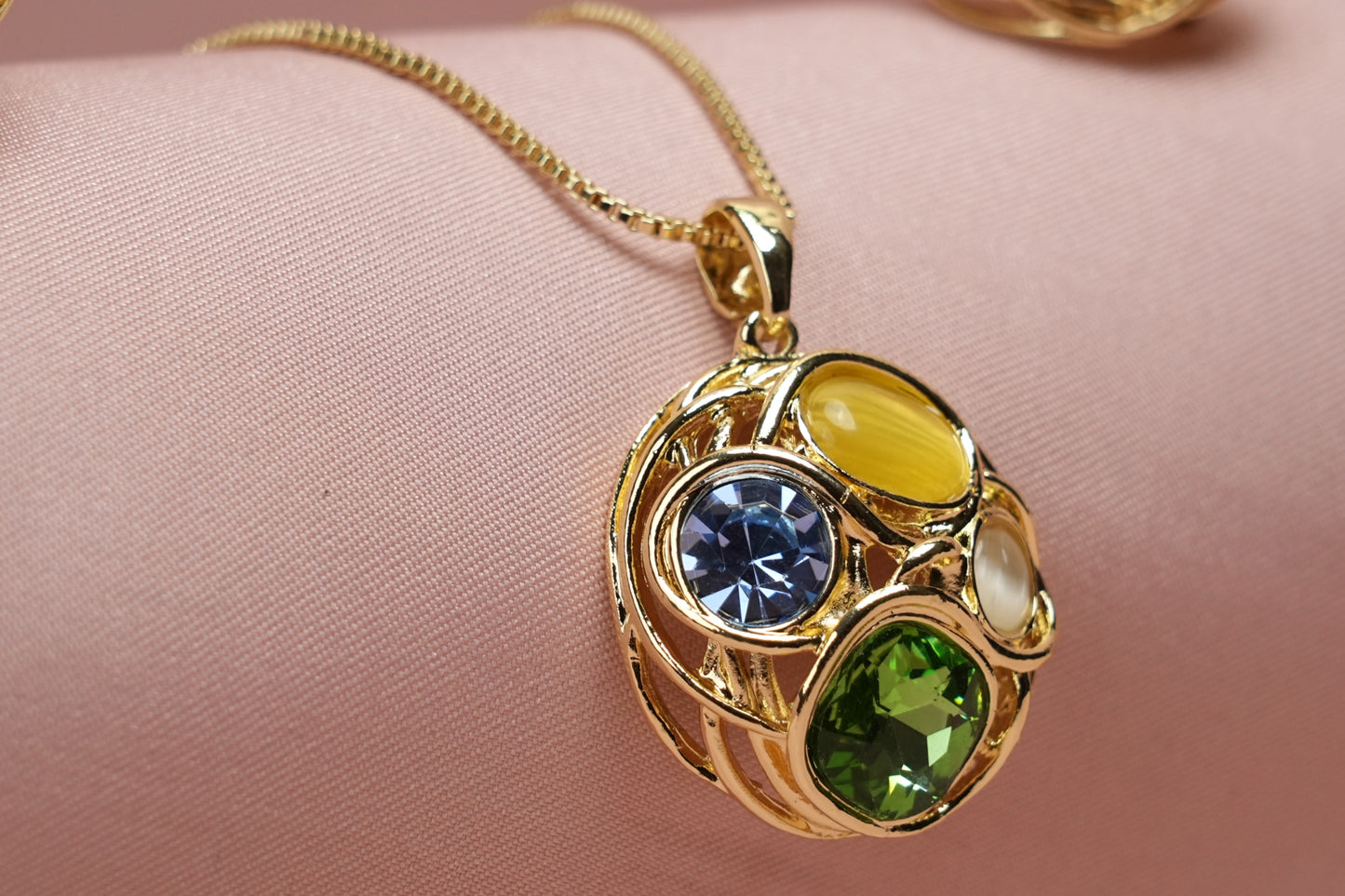 Gem Glow Multi-Stone Pendant Set – Bubble Aura Exclusive