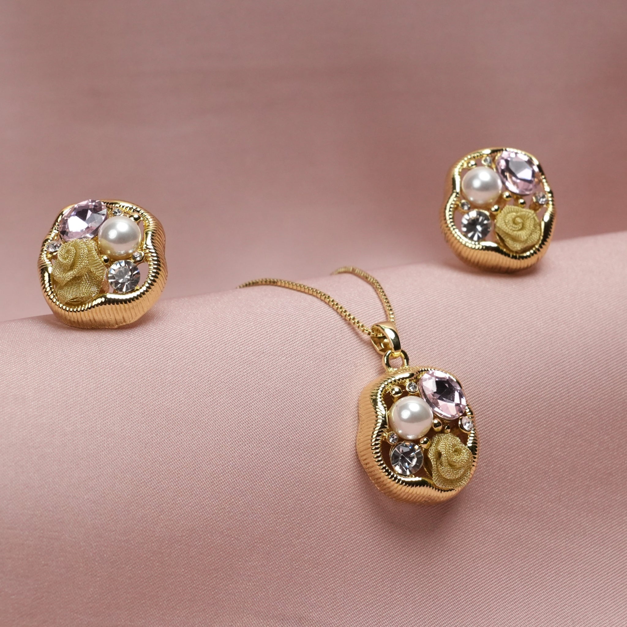 Rosette Pearl Charm Pendant Set